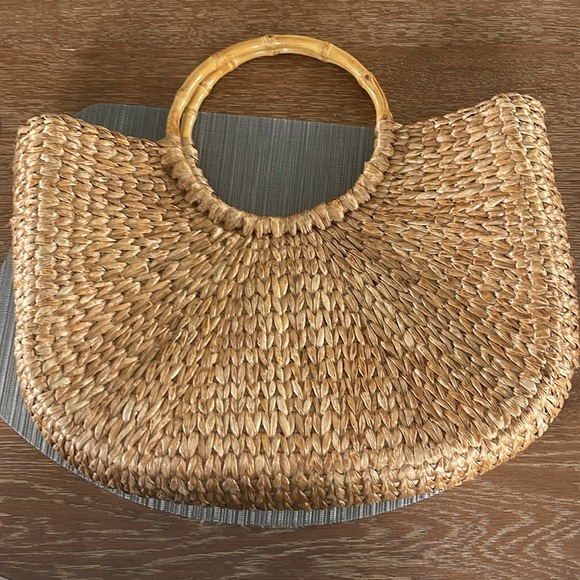 Straw/Wicker Peacock Handbag - Picture 2 of 5